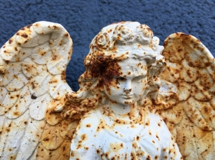 Wall ornament angel with shell, cast iron-old white-rust